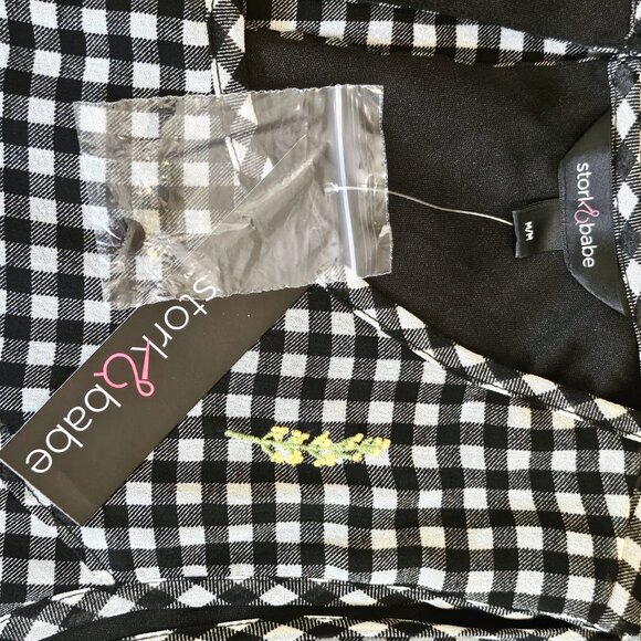 NWT STORK & BABE Black & White Gingham Flower Embroidered Maternity Top Size Med - Picture 6 of 7